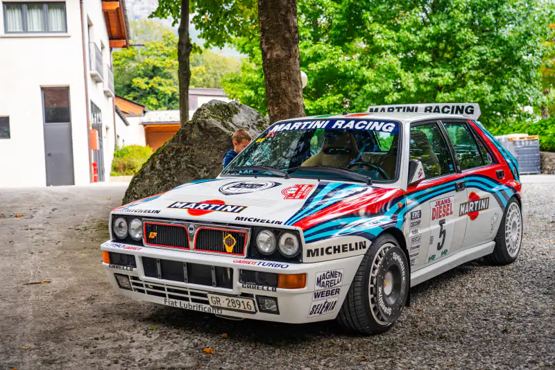 Lancia Delta im Martini-Racing-Design